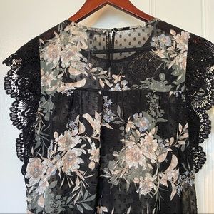 Daniel Rainn Floral Blouse w/ Lace Detail NWT